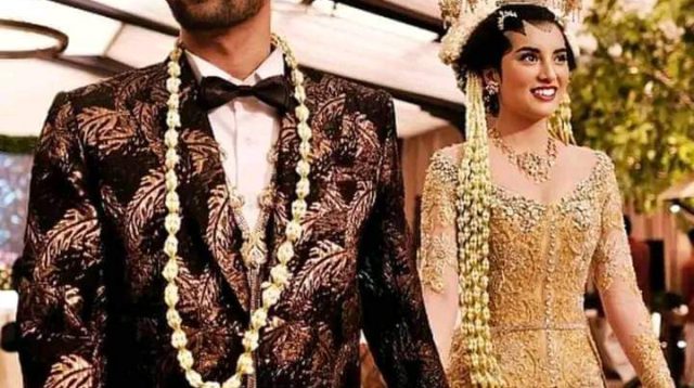 Sandy Walsh Menikahi Aislinn Konig: Bangga Pakai Baju Adat Indonesia Sandy Walsh Menikahi Aislinn Konig: Bangga Pakai Baju Adat Indonesia