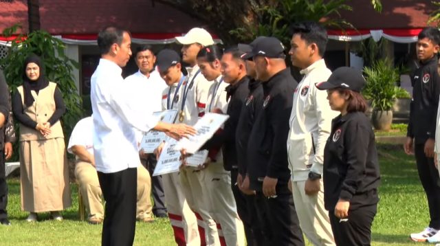 Presiden Jokowi Beri Bonus Rp6 Miliar ke Atlet di Olimpiade Paris 2024 Presiden Jokowi Beri Bonus Rp6 Miliar ke Atlet di Olimpiade Paris 2024