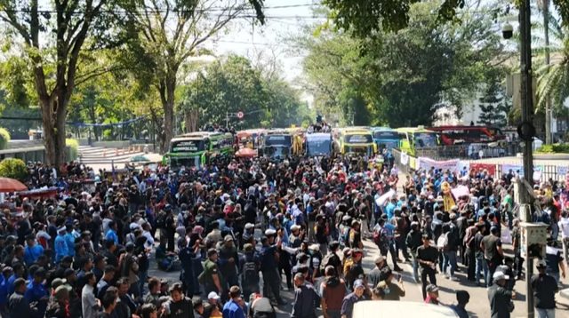 SP3JB Bikin Rakyat Jadi Korban! UMKM Menggugat: Jangan Rampas Nafkah Kami dengan Demo Bus! SP3JB Bikin Rakyat Jadi Korban! UMKM Menggugat: Jangan Rampas Nafkah Kami dengan Demo Bus!